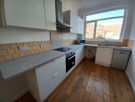 2 bedroom terraced house to rent - Photo 5