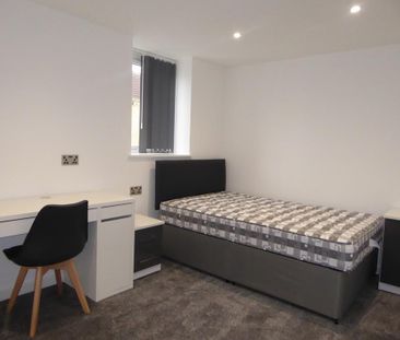 5 bedroom end of terrace house to rent - Photo 4