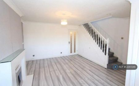 3 bedroom semi-detached house to rent - Photo 3