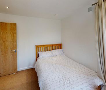 3 bedroom flat to rent - Photo 2