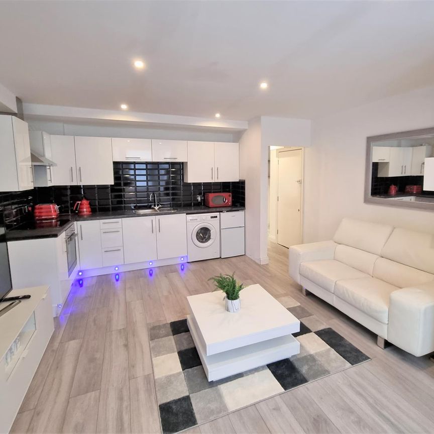 Kidderminster Road, Croydon - Photo 1