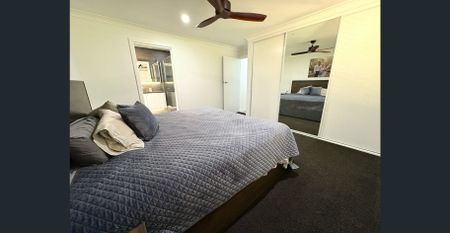Move In Before Christmas! – Beautifully Renovated 4-Bedroom Home (27 Week Lease Only) - Photo 5