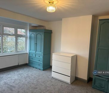 4 bedroom semi-detached house to rent - Photo 4