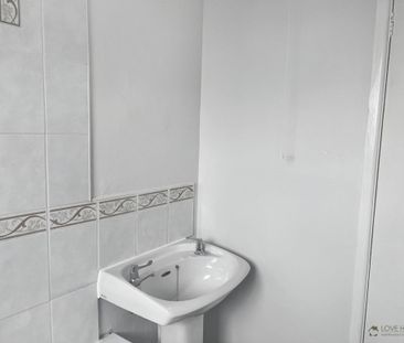 2 bedroom end of terrace house to rent - Photo 5