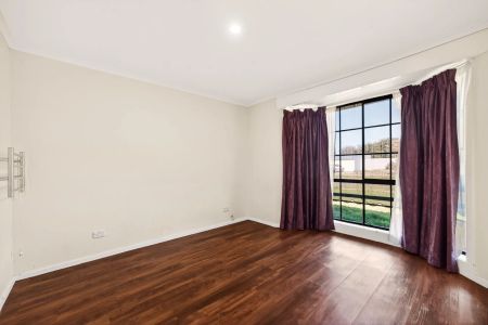 Family home on large 724m2 block with garage rear access and large outdoor entertaining area! - Photo 5