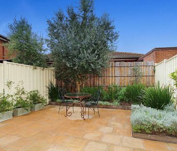 “Double story neat townhouse!” - Photo 6