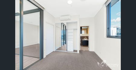 Water view three bedroom apartment for lease - Photo 5