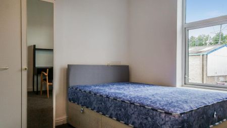 4 bedroom terraced house to rent - Photo 3