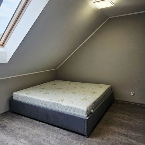Mieszkanie z ogródkiem i miejscem postojowym - Фото 1