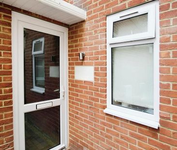 3 bedroom flat to rent - Photo 4