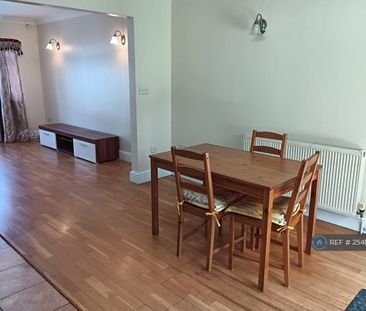 3 bedroom detached house to rent - Photo 4