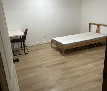 A spacious room for Rent, close to Southgate and century park LRT —... - Photo 1
