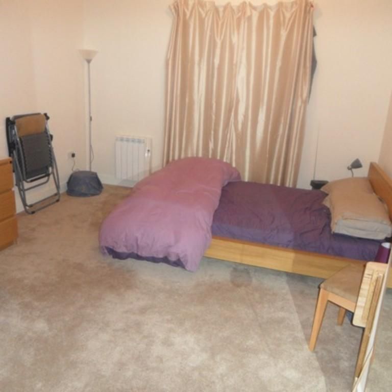 1 bedroom in a house share to rent - Photo 1