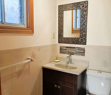 For Lease - 176 Conlins Road Unit# Main, Toronto, Ontario - Photo 5