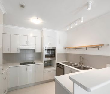 2/57 Lambert Street, Kangaroo Point, Qld 4169 - Photo 4