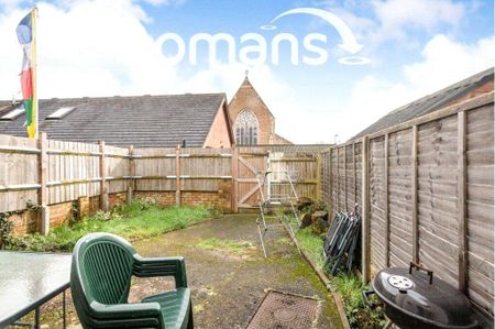 1 bedroom in a house share to rent - Photo 2