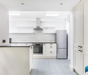 4 bedroom end of terrace house to rent - Photo 1