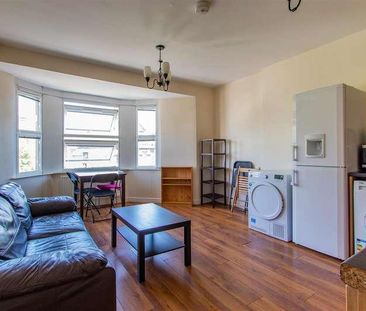 Richmond Crescent, Roath, CF24 - Photo 2