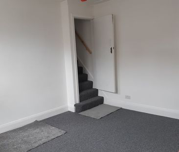 2 Bed Terraced House, Parkfield Grove, LS11 - Photo 4