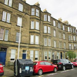 2 bedroom flat to rent - Photo 2