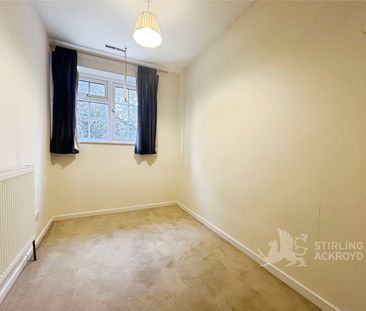 Larksfield, Englefield Green, Egham, Surrey, TW20 0RA - Photo 2