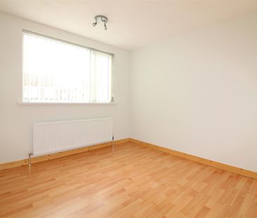 28 Downshire Road, - Photo 5