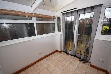 3 bedroom semi-detached house to rent - Photo 2
