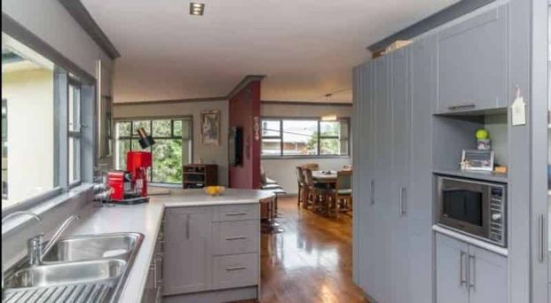 Sunny, Stylish Four-Bedroom Home in Prime Raumati Beach Location - Photo 1