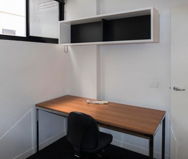 Modern & Stylish Fully Furnished 2 bedroom Studio Apartment. - Photo 5