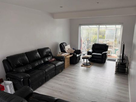 4 bedroom bungalow to rent - Photo 2