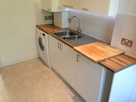 4 Bed Flat, Very Near Haven Green Area, W5 - Photo 2