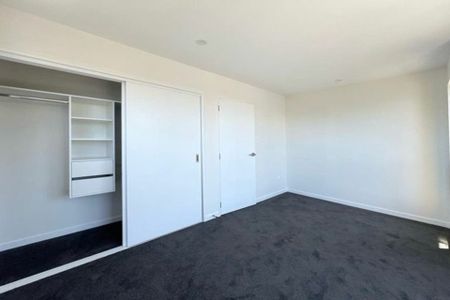 Stylish & Modern 2-Bedroom Townhouse - Prime Location! - Photo 2