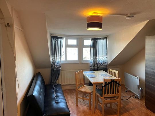 Studio to rent - Photo 1