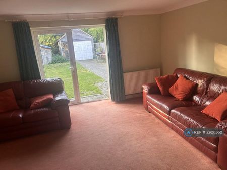 2 bedroom semi-detached house to rent - Photo 2