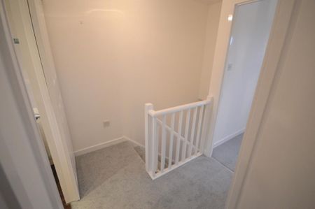 2 bedroom end of terrace house to rent - Photo 3