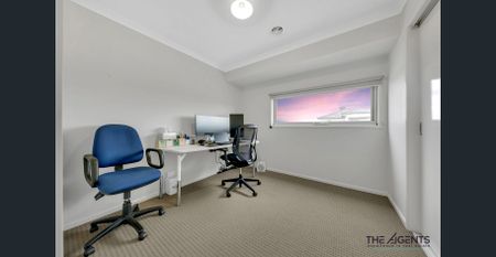 Stunning Family Home for Lease in Prestigious Saratoga Point, Point Cook! - Photo 4