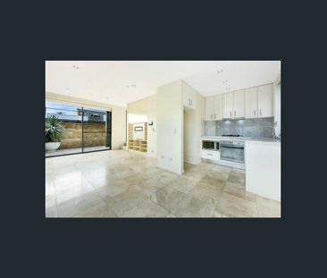 The perfect combination of location and luxury all in one with this... - Photo 2