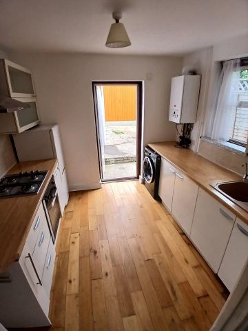 2 Bed Semi-Detached House, Perth Road, E13 - Photo 5