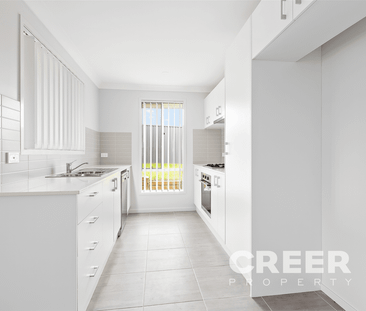 4 Bedroom family home- Duplex - Photo 3