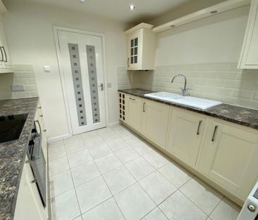 2 bedroom semi-detached house to rent - Photo 2