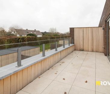 Prachtig en ideaal gelegen nieuwbouwappartement met ruime carport - Photo 2