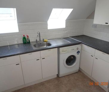 3 bedroom apartment to rent - Photo 2