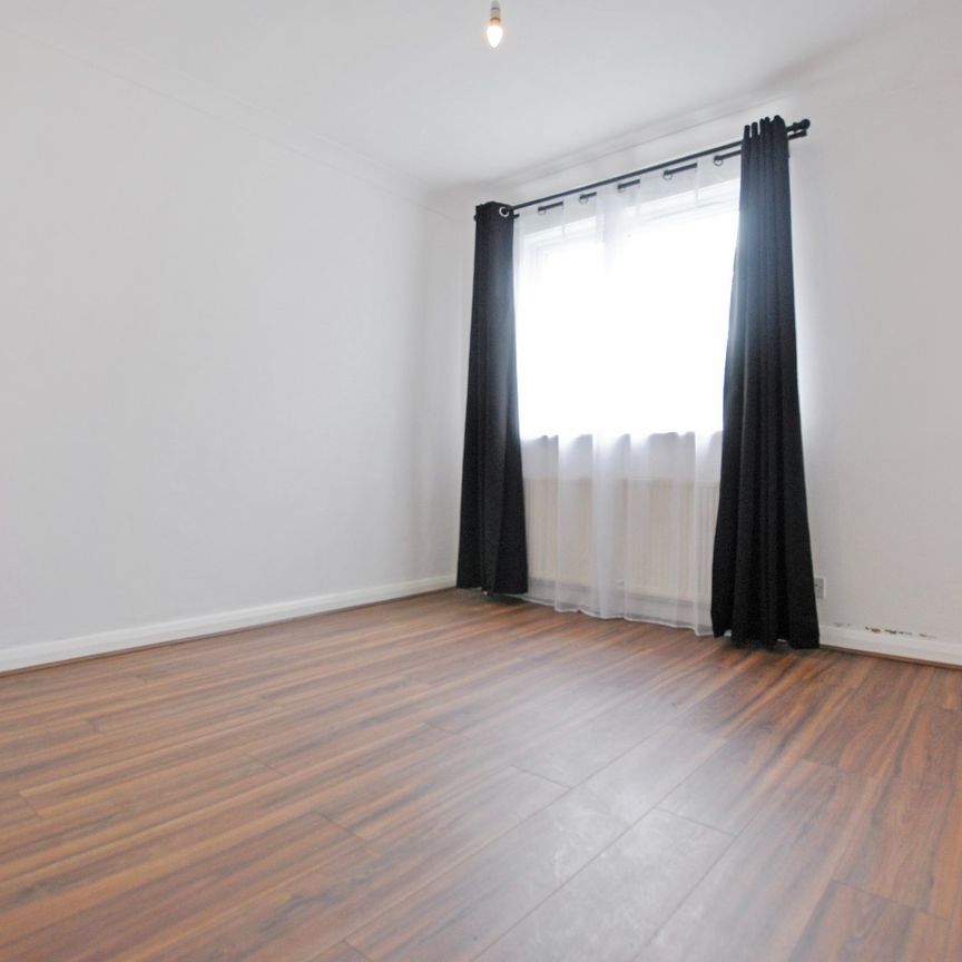 Westmere Drive, London - Photo 1