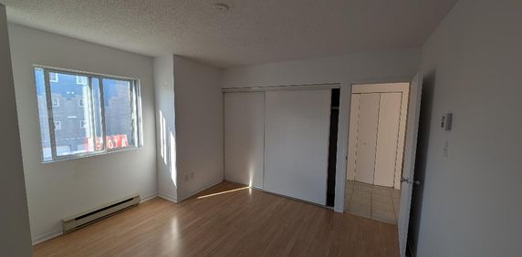 3 1/2 de qualité supérieure secteur haute Ville, libre immédiatement - Photo 2