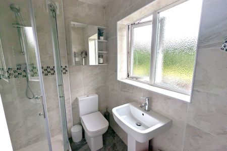Woodlands Avenue, West Byfleet - 2 bedrooms Property for lettings - Seymours - Photo 4