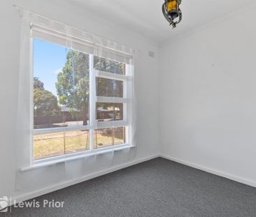 Neat & Tidy Family Home In Quiet Convenient Location - Photo 3