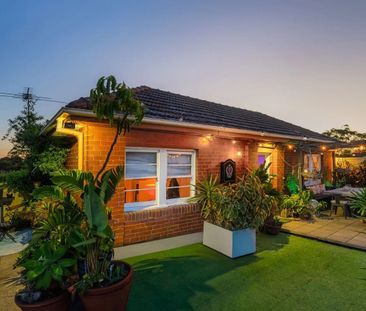 Art Deco Apartment with Huge Private Rooftop Terrace - Photo 3