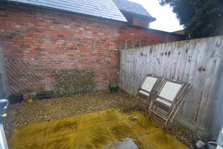 2 bedroom terraced house to rent - Photo 5