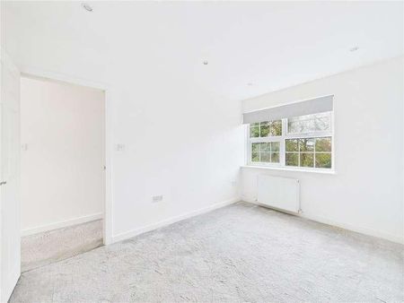 Sutton Lane, Banstead, Surrey, SM7 - Photo 2