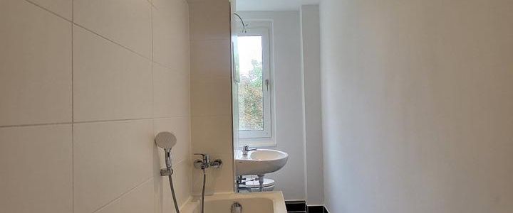 300 € Umzugsbonus + 559 € warm + 3 Zimmer + frisch saniert + Badewanne - Photo 1